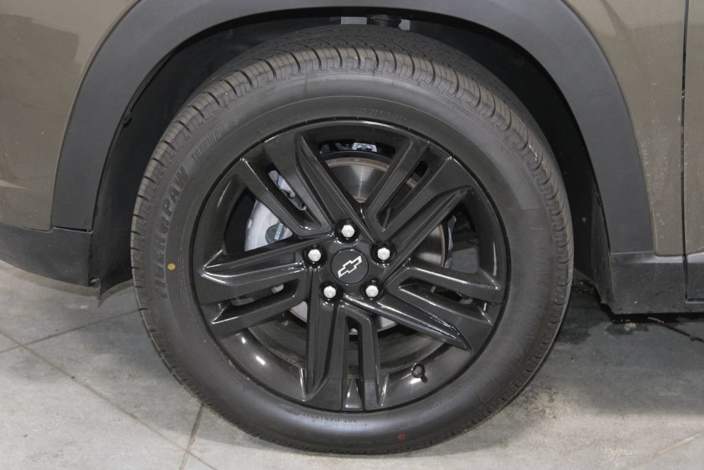 Used 2024 Chevrolet Trax ACTIV w/ Sunroof Package FWD image 17