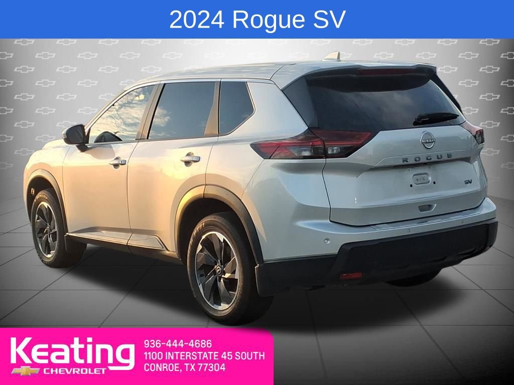 Used 2024 Nissan Rogue SV image 2