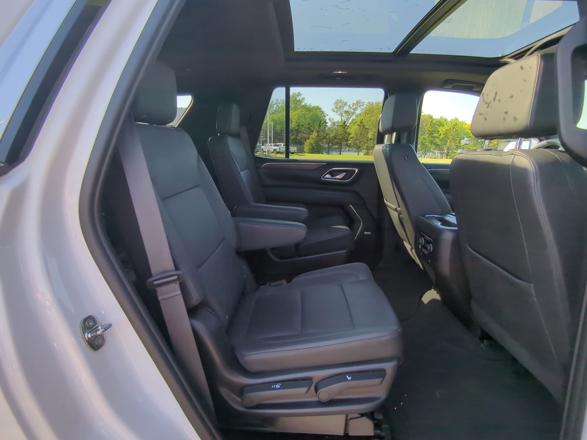 Used 2024 Chevrolet Tahoe LT w/ LT Signature Plus Package AWD/4WD image 10