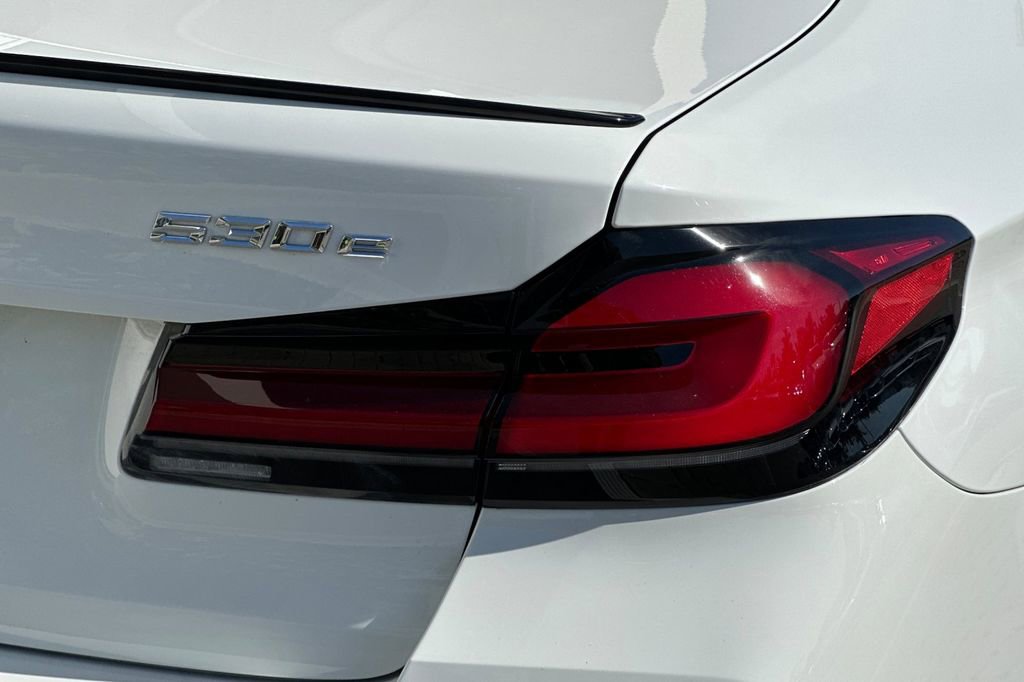 Used 2023 BMW 530e w/ M Sport Package image 32