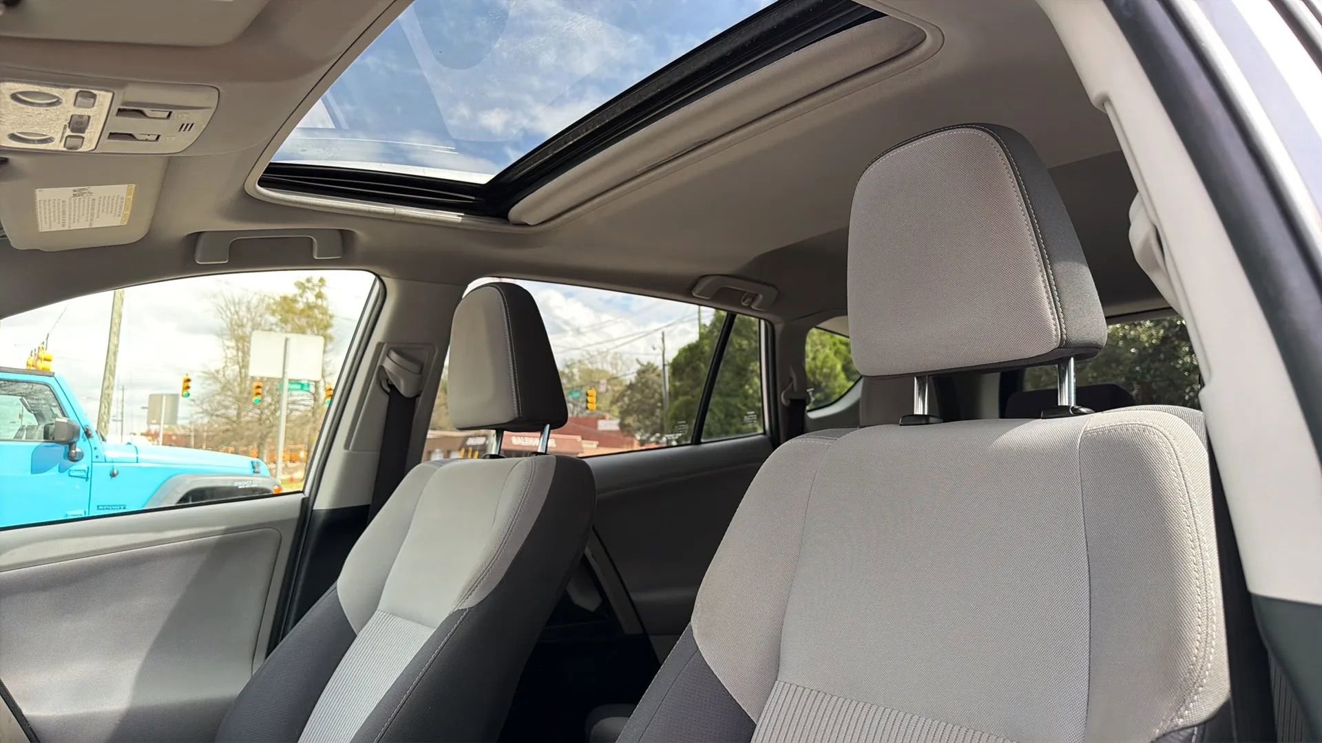 Used 2013 Toyota RAV4 XLE AWD/4WD image 29