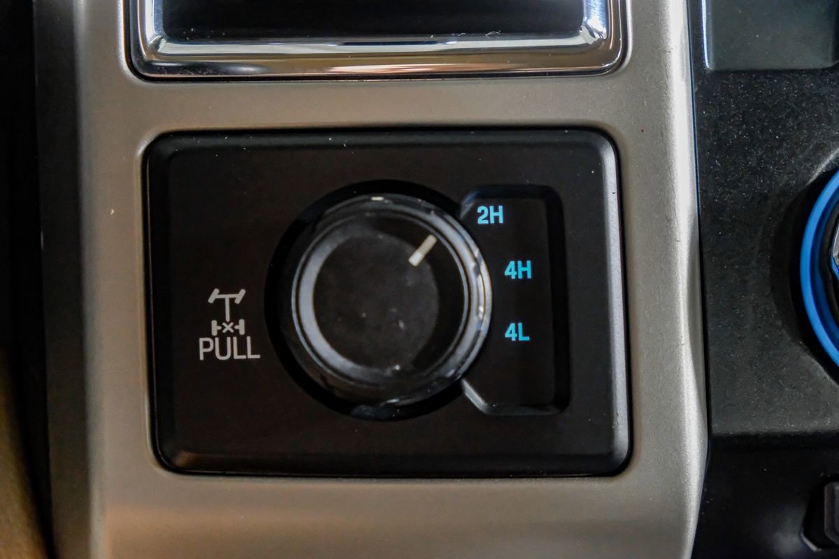 Used 2017 Ford F250 Lariat w/ Chrome Package image 24