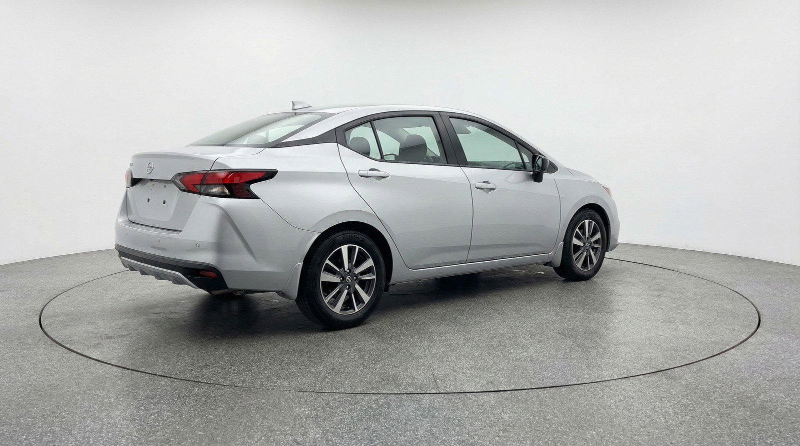 Used 2025 Nissan Versa SV image 9