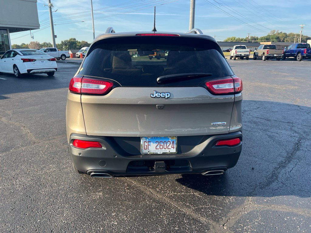 Used 2016 Jeep Cherokee Latitude w/ Comfort/Convenience Group FWD image 4