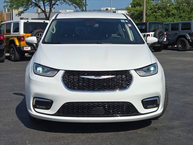 Certified 2023 Chrysler Pacifica Touring-L FWD image 2