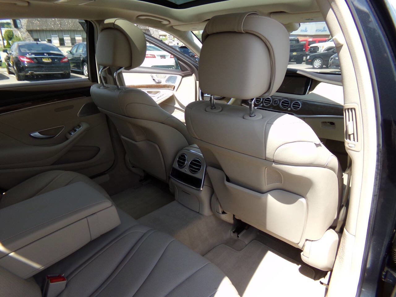 Used 2015 Mercedes-Benz S 550 4MATIC Sedan image 27