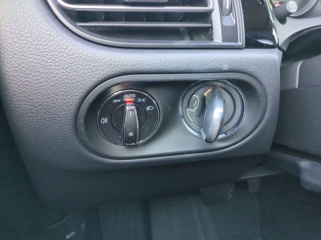 Used 2025 Porsche Macan image 34