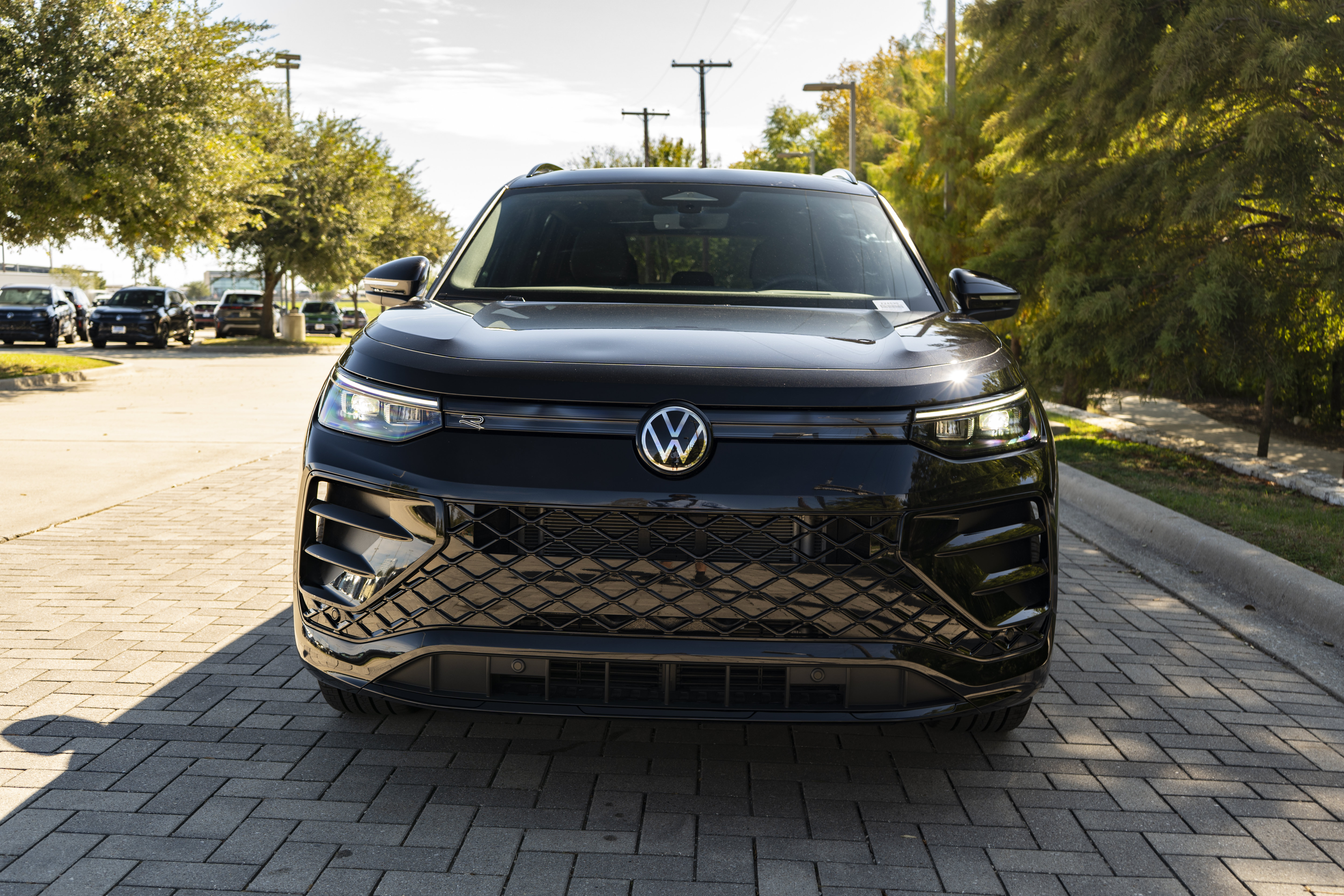 Certified 2026 Volkswagen Tiguan SE R-Line FWD image 3