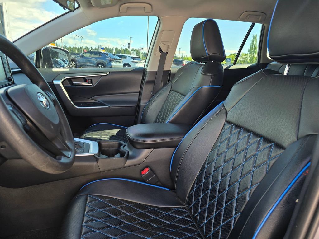 Used 2021 Toyota RAV4 XLE AWD/4WD image 12