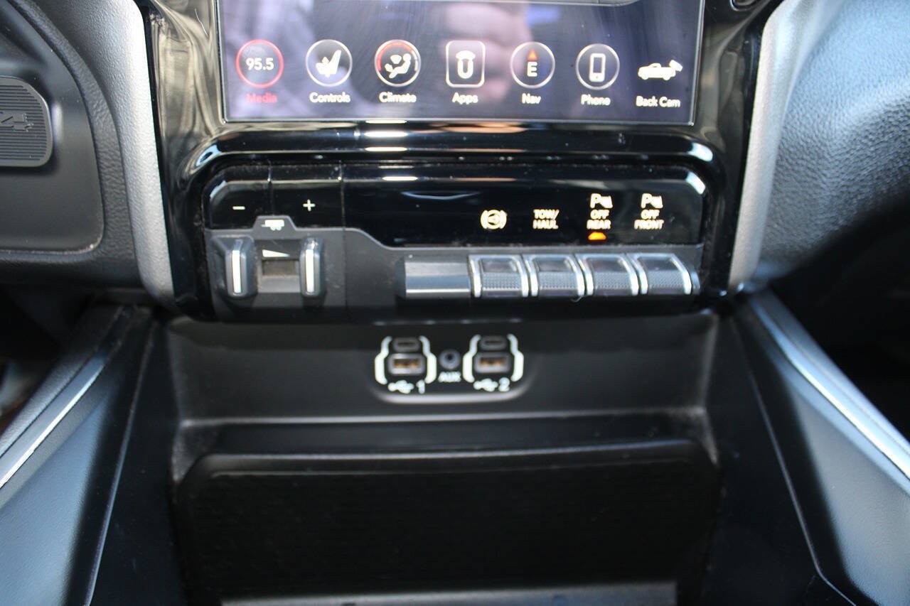 Used 2020 RAM 2500 Laramie w/ Night Edition AWD/4WD image 34