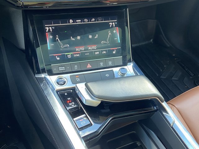 Used 2022 Audi e-tron Premium w/ Convenience Plus Package image 18