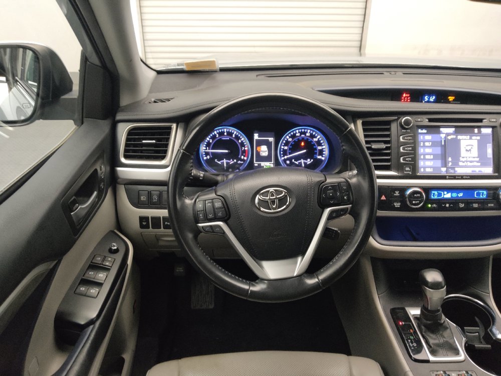 Used 2019 Toyota Highlander Limited FWD image 22