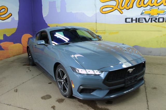 Used 2024 Ford Mustang Coupe RWD image 4