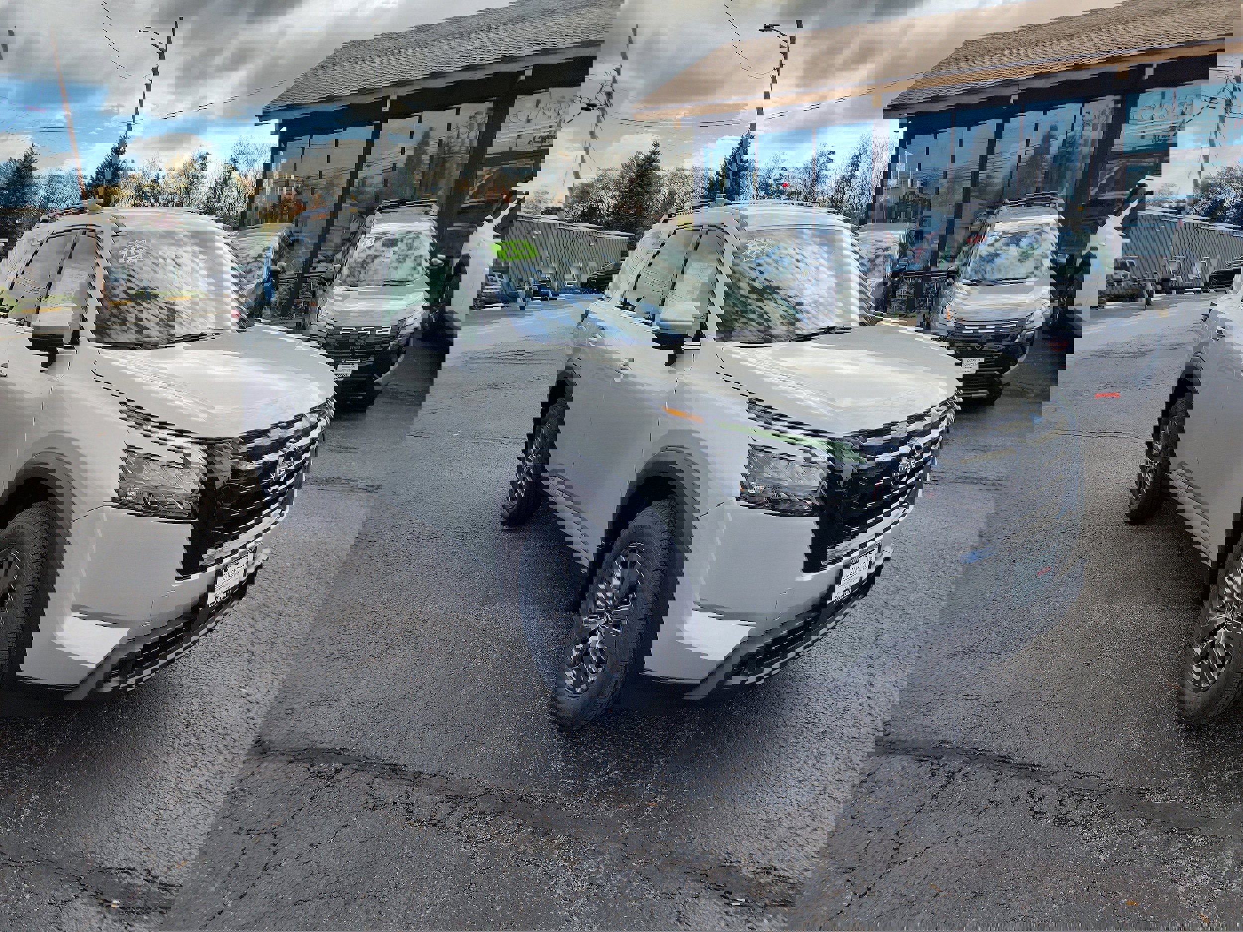 New 2025 Nissan Pathfinder SV w/ Black Appearance Package image 1