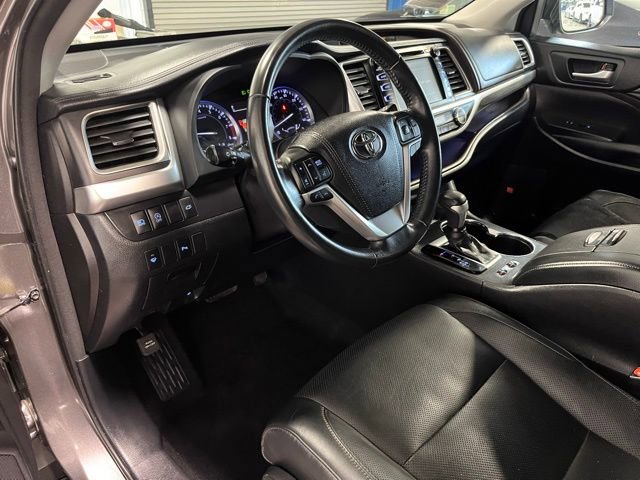 Used 2018 Toyota Highlander Limited AWD/4WD image 19