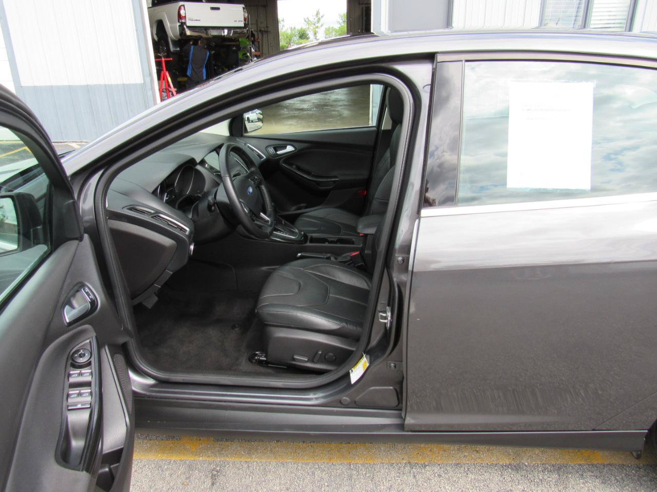 Used 2017 Ford Focus Titanium FWD image 15
