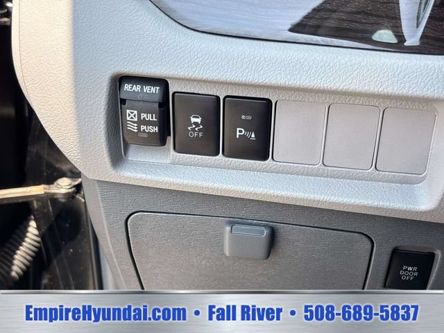 Used 2018 Toyota Sienna XLE w/ XLE Navigation Package AWD/4WD image 22