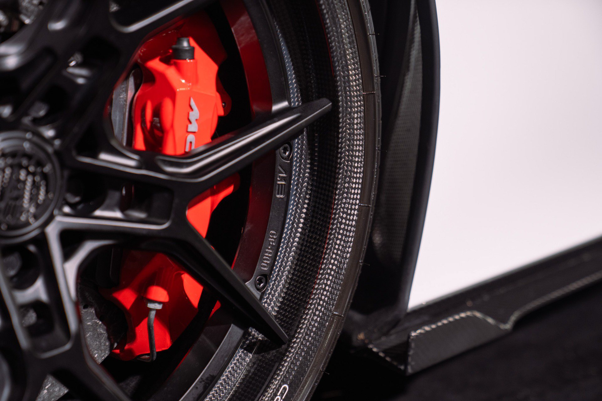 Used 2024 McLaren 750S Spider RWD image 28