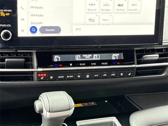 Used 2025 Toyota Sienna Limited image 22