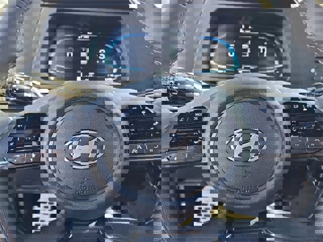 Certified 2025 Hyundai Elantra Sport image 20