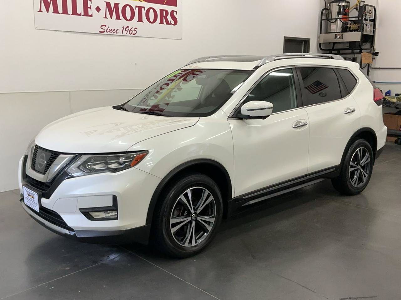 Used 2017 Nissan Rogue SL w/ SL Premium Package AWD/4WD image 3