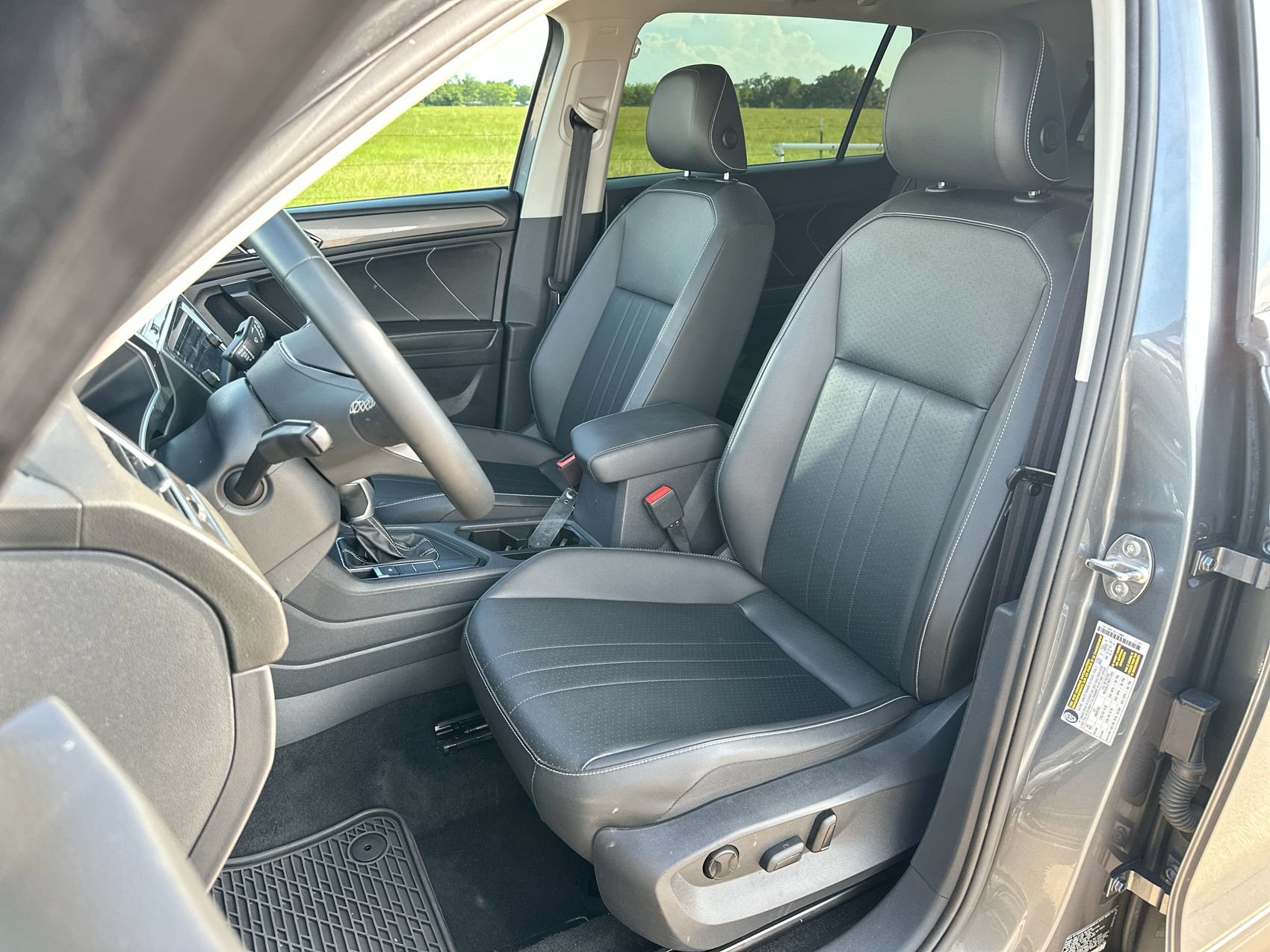 Used 2023 Volkswagen Tiguan SE FWD image 11