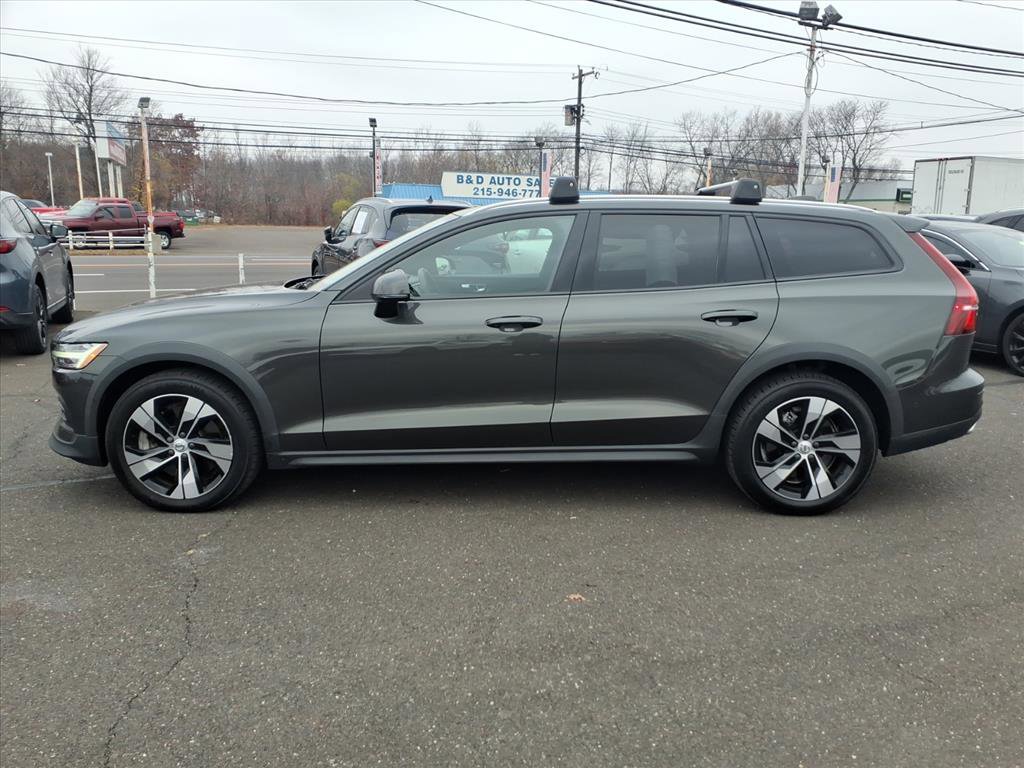 Used 2021 Volvo V60 T5 Cross Country image 7