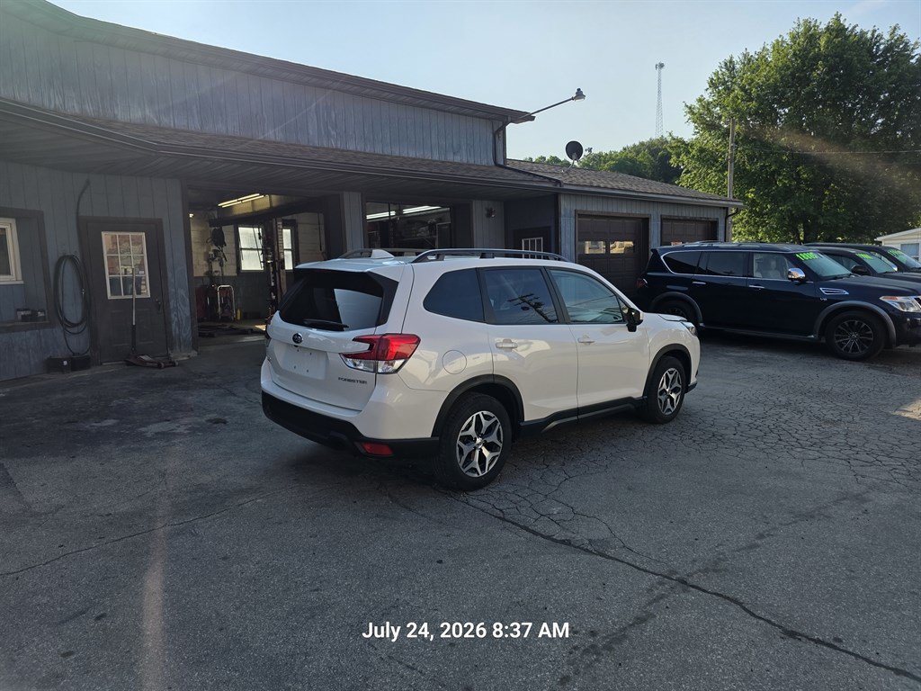 Used 2022 Subaru Forester Premium AWD/4WD image 4