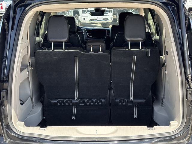 Used 2024 Chrysler Pacifica Touring-L image 28