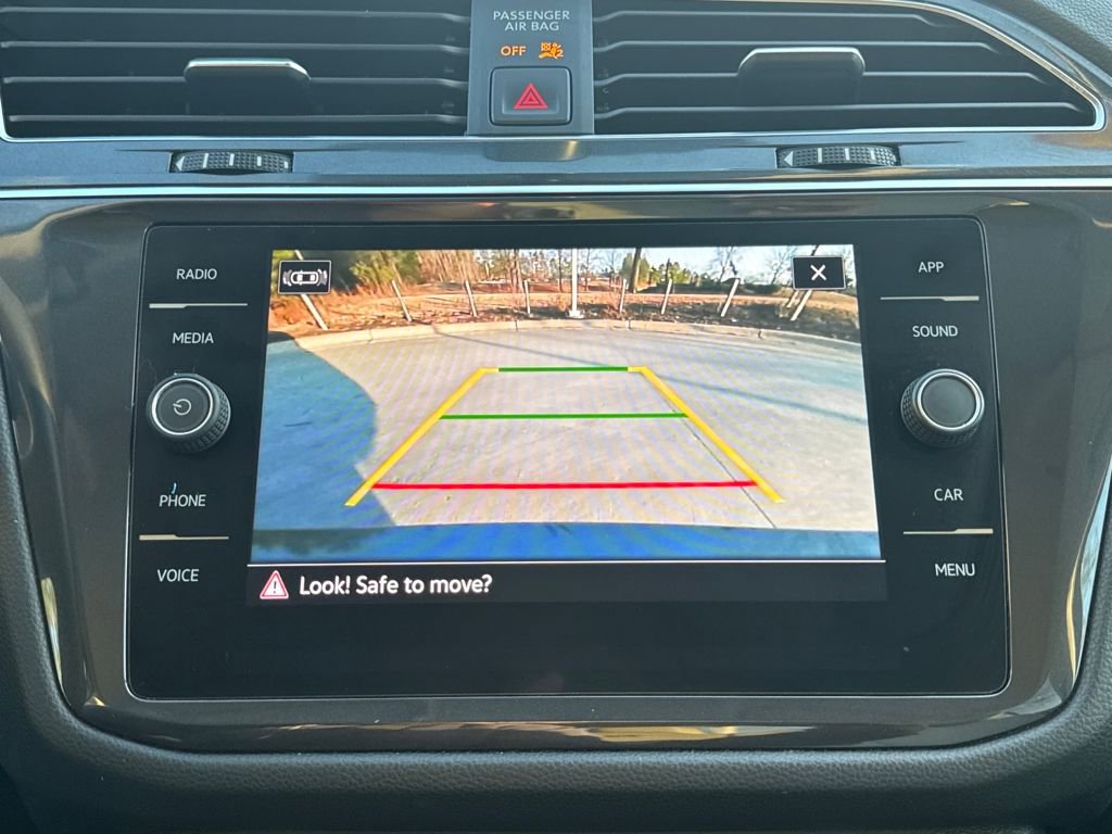 Used 2021 Volkswagen Tiguan SE w/ Panoramic Sunroof Package image 21