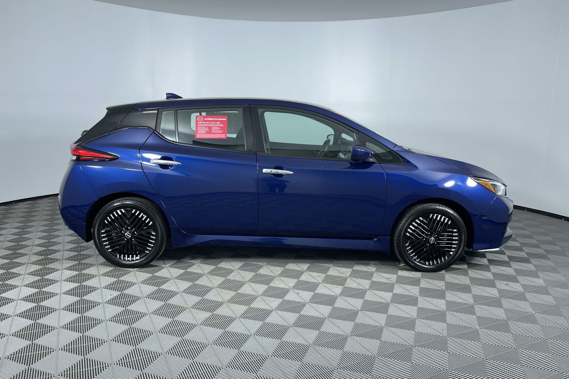 Certified 2025 Nissan Leaf SV Plus FWD image 10