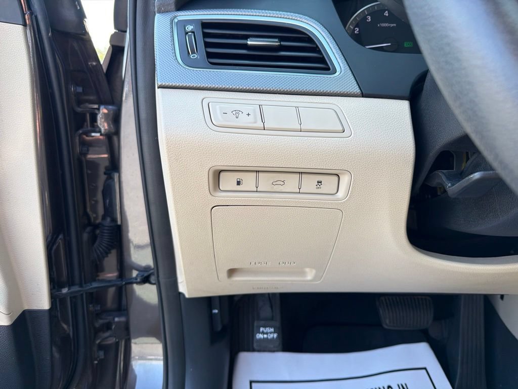 Used 2017 Hyundai Sonata SE FWD image 22