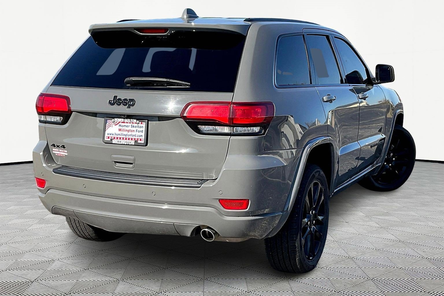 Used 2021 Jeep Grand Cherokee Laredo X image 10