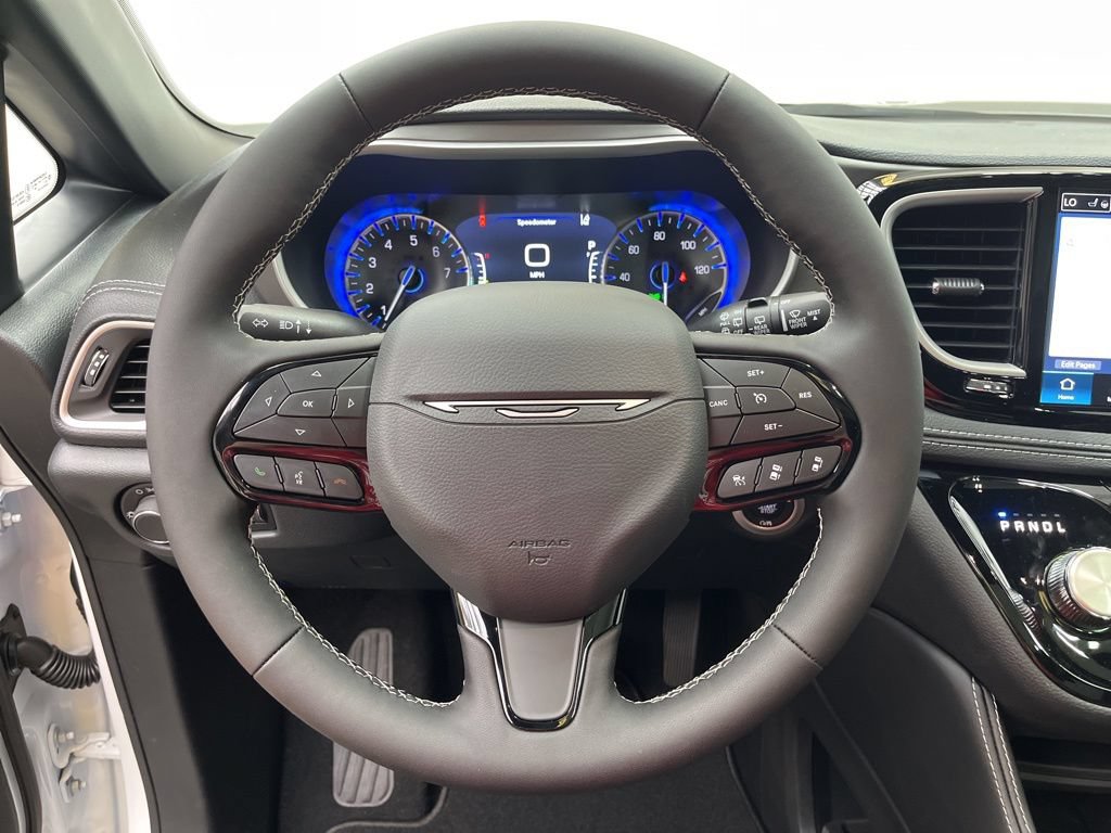 New 2027 Chrysler Pacifica Limited FWD image 16