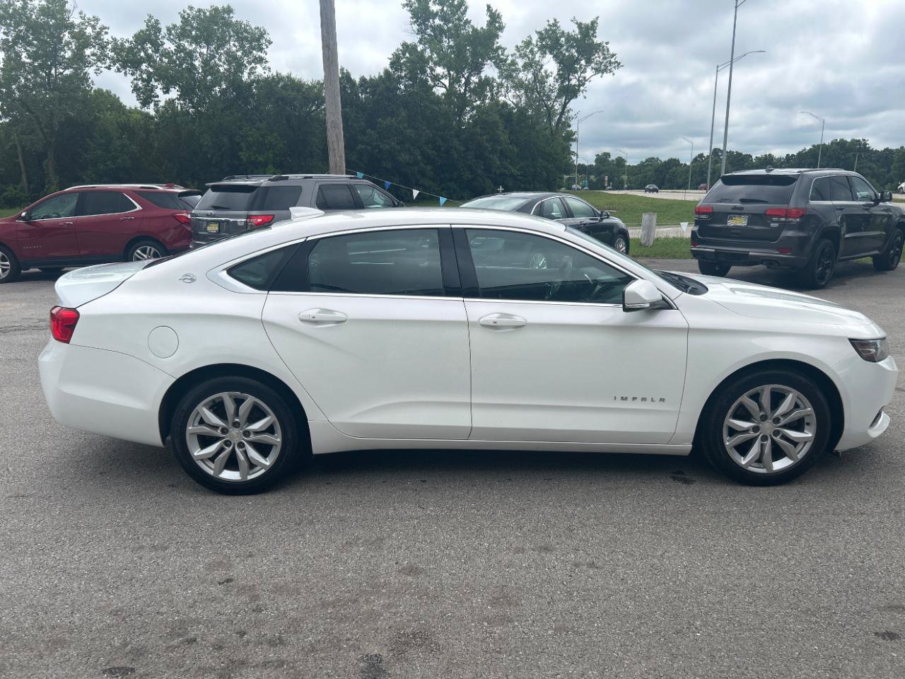 Used 2019 Chevrolet Impala LT FWD image 4