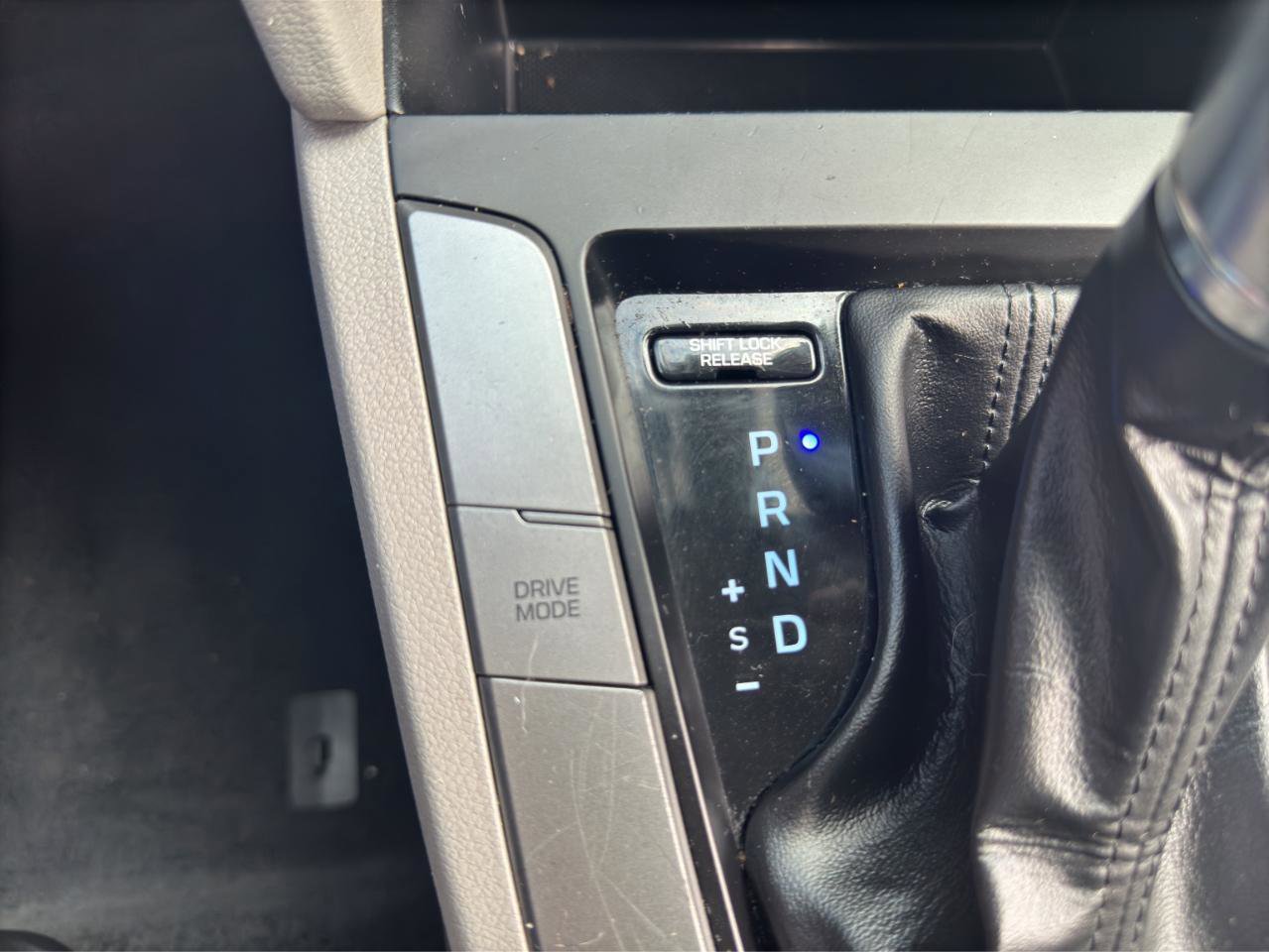 Used 2020 Hyundai Elantra SE FWD image 31