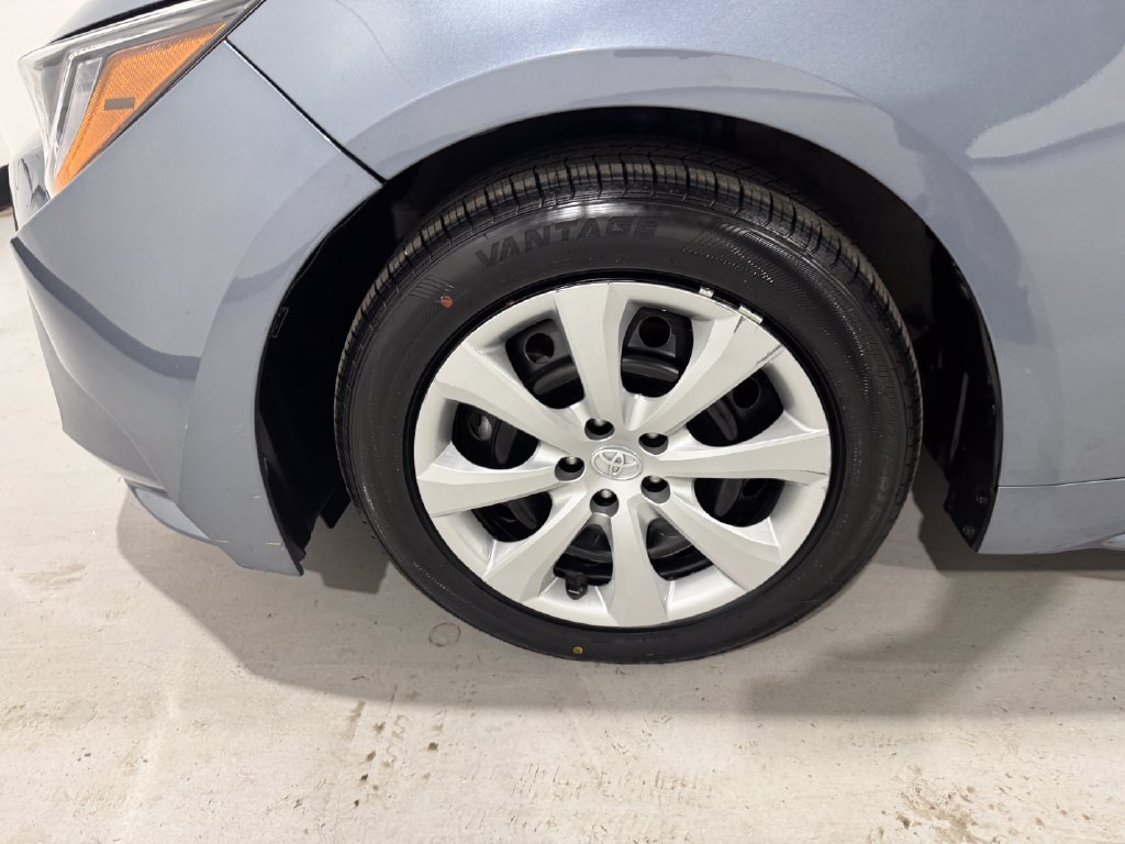 Used 2025 Toyota Corolla LE FWD image 9