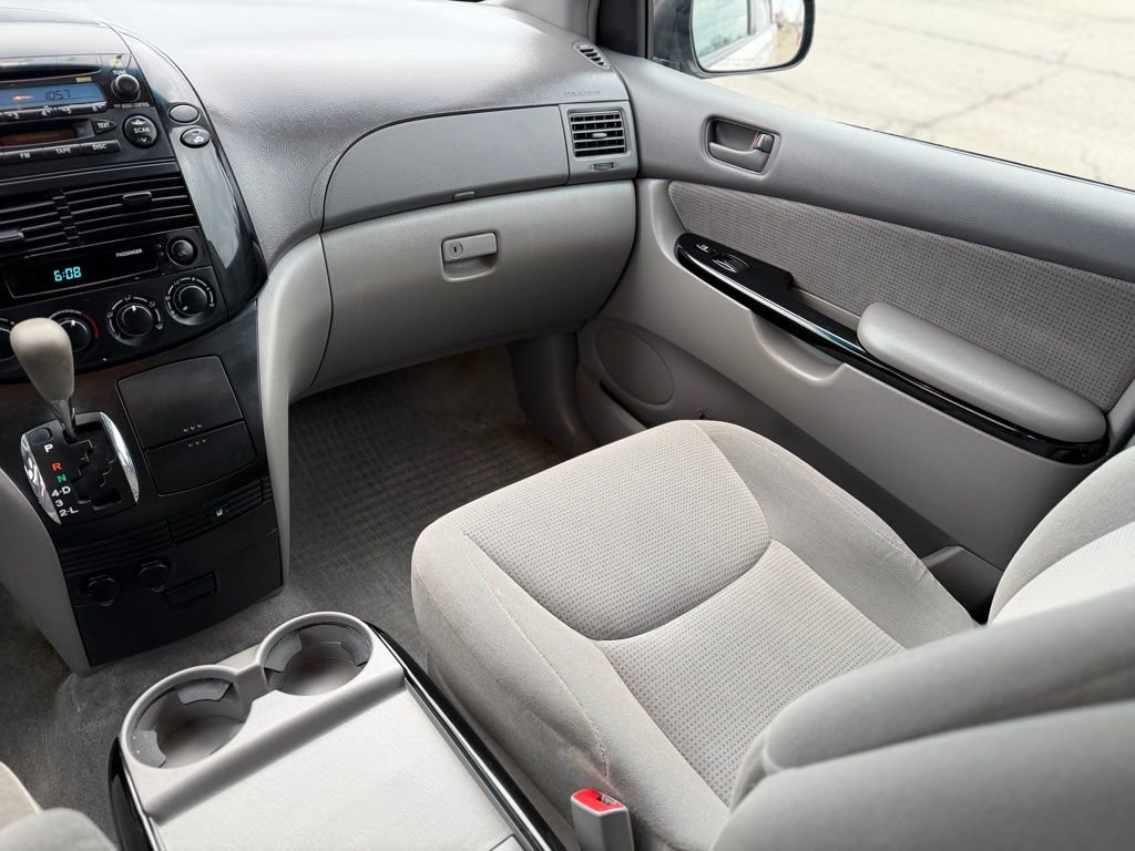 Used 2005 Toyota Sienna LE image 18