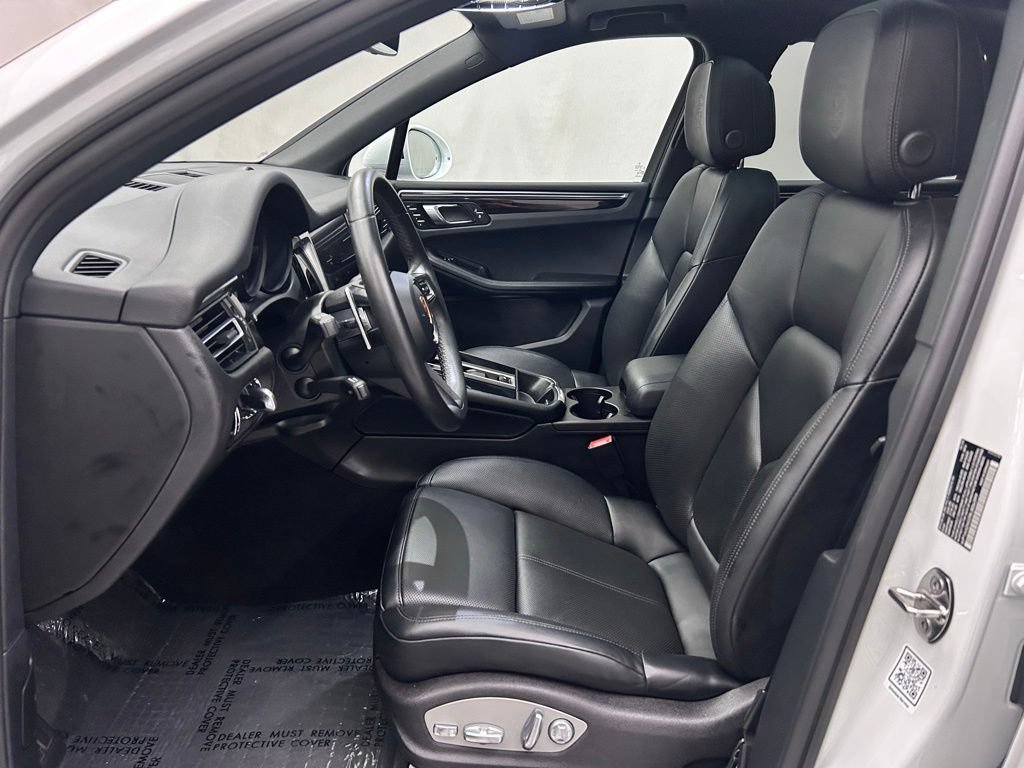 Used 2024 Porsche Macan AWD/4WD image 12