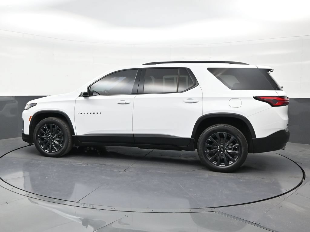 Used 2022 Chevrolet Traverse RS FWD image 2