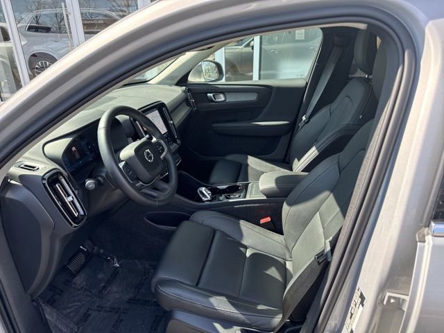 Certified 2025 Volvo XC40 B5 Plus image 19