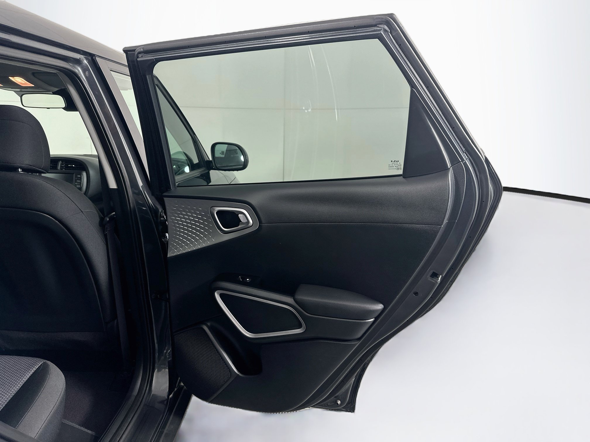Used 2025 Kia Soul LX w/ LX Technology Package FWD image 28