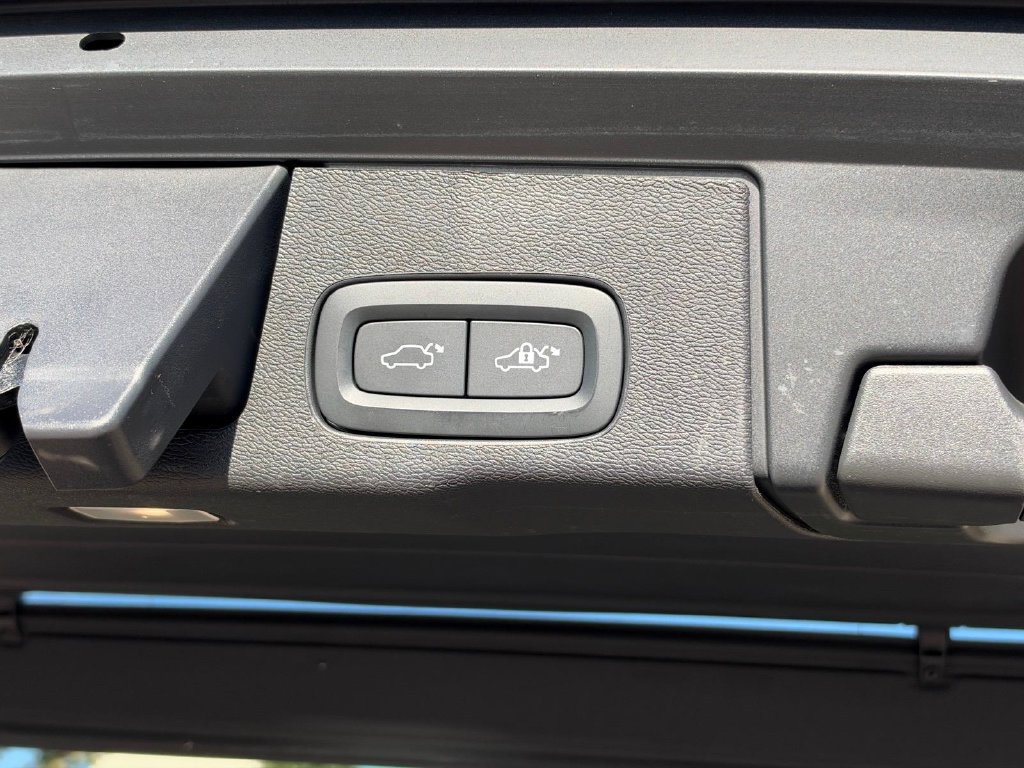 Certified 2024 Volvo XC60 B5 Plus w/ Protection Package Premier AWD/4WD image 6