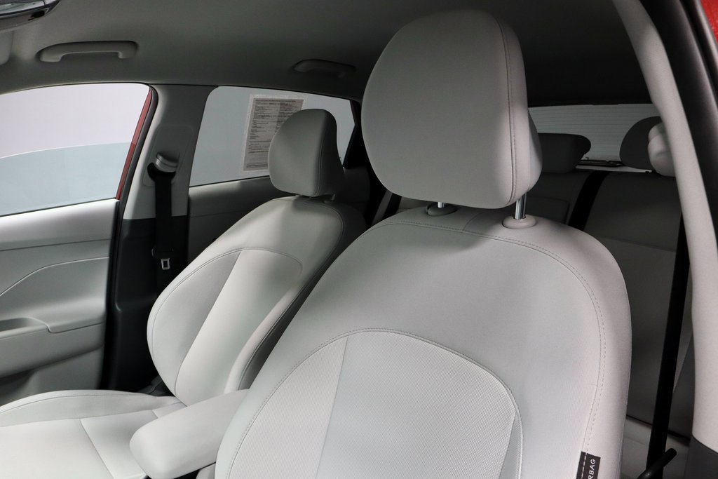 Certified 2025 Hyundai Kona SEL image 25