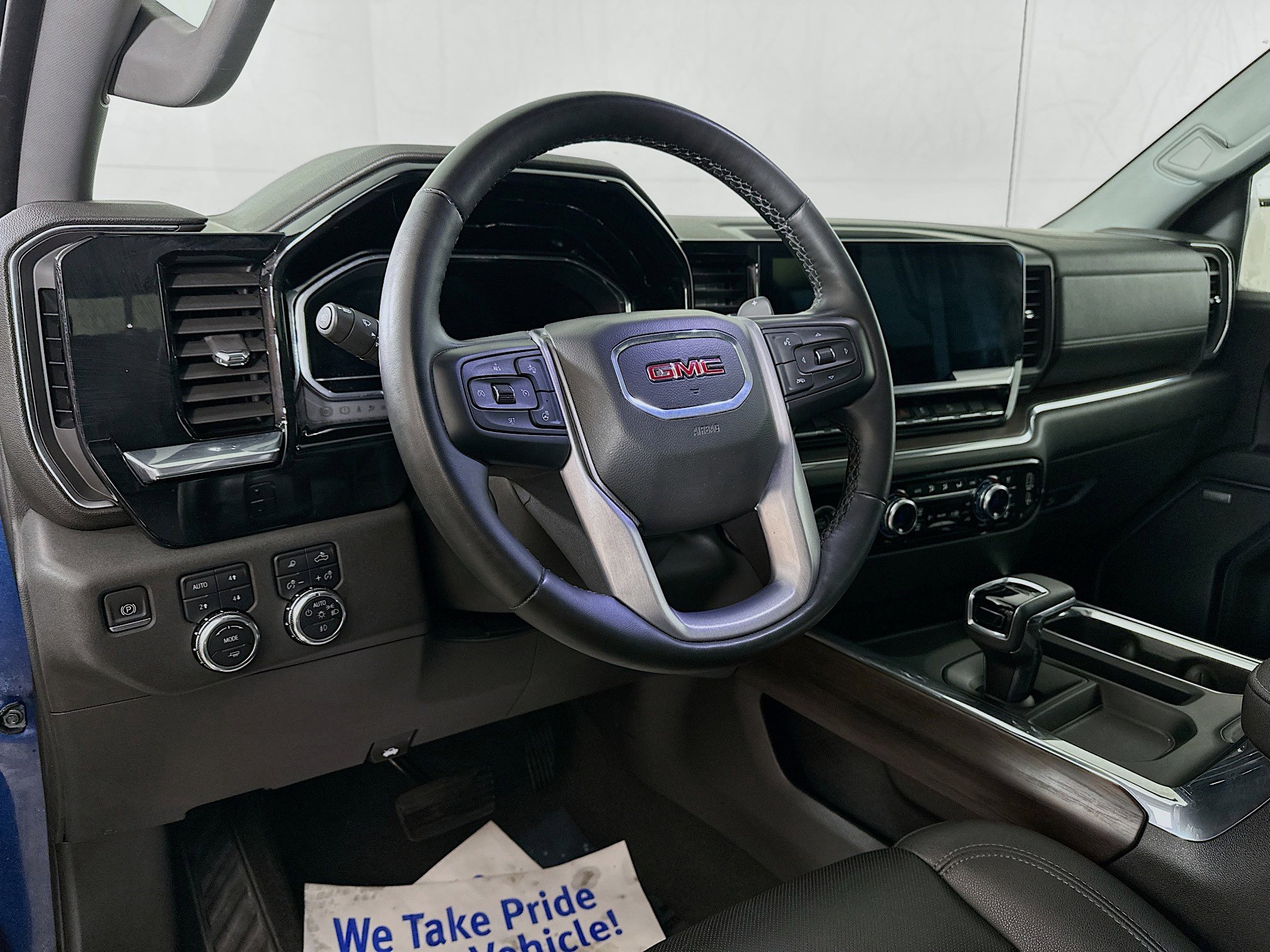 Used 2023 GMC Sierra 1500 SLT w/ SLT Premium Package image 9