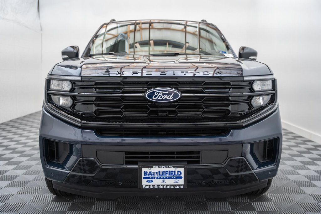 New 2027 Ford Expedition Platinum AWD/4WD image 2