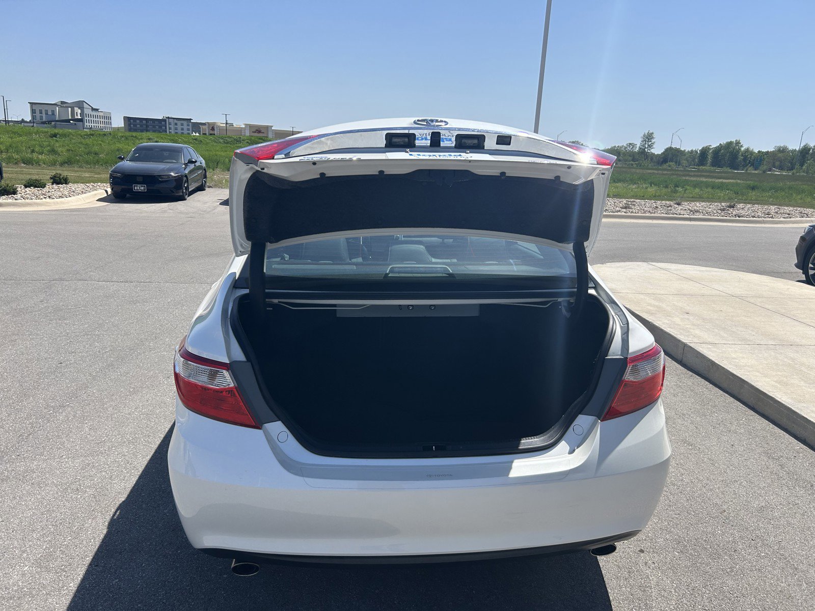 Used 2015 Toyota Camry XLE FWD image 15