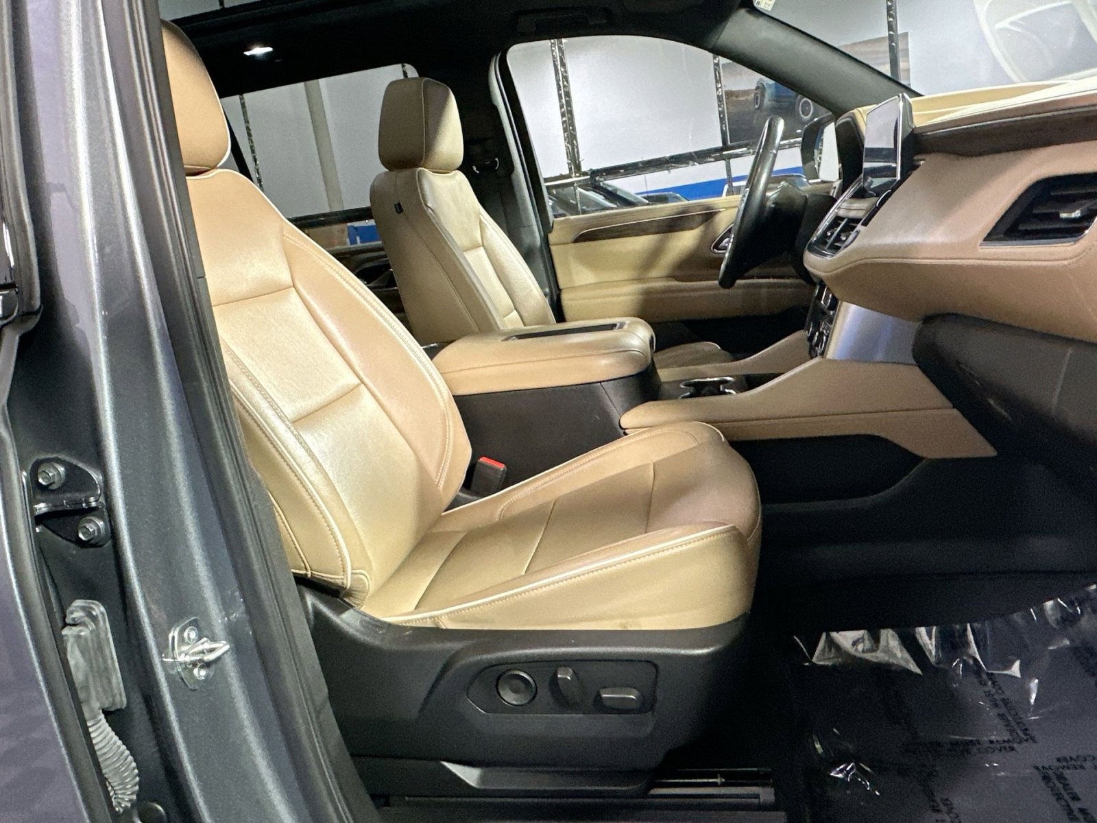 Used 2021 Chevrolet Tahoe Premier w/ Premium Package image 35