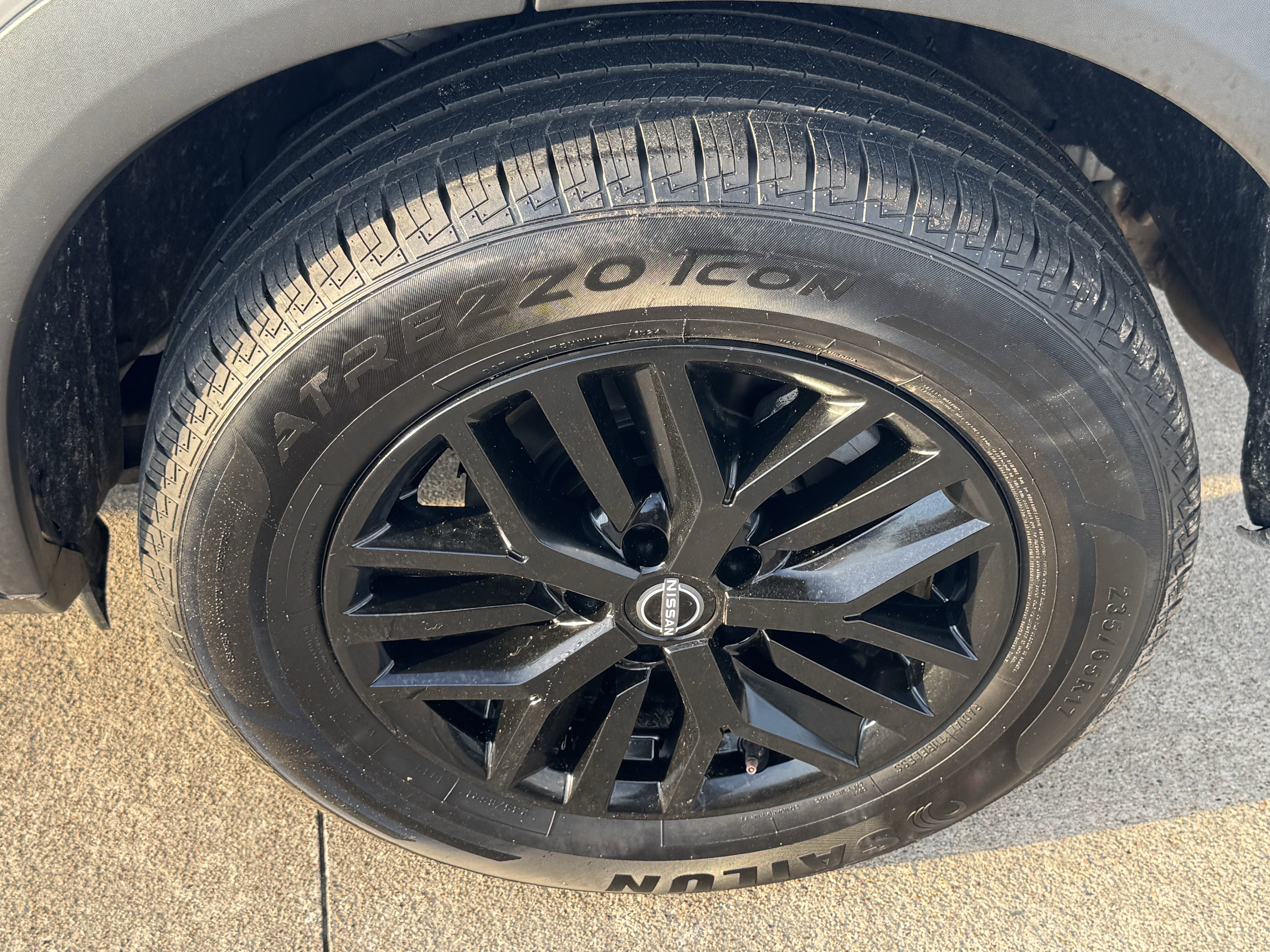 Used 2024 Nissan Rogue S AWD/4WD image 9