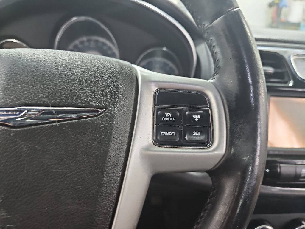 Used 2011 Chrysler 200 Touring FWD image 22